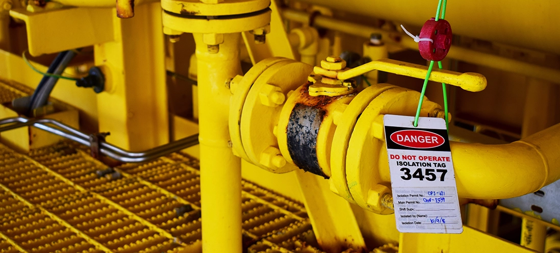 Danger: Do Not Operate tag hangs on a piece of equipment.